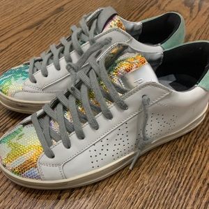 P448 John tennis shoes-perfect condition.